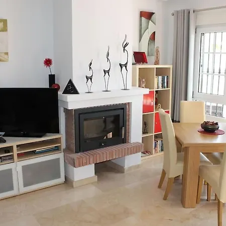 Fabulous 3 Bedroom Townhouse Located Within Martin * Los Dolses