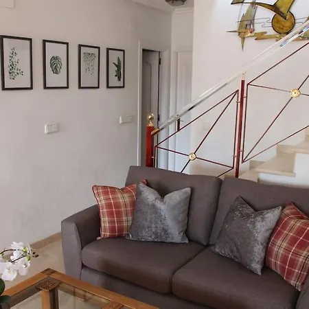 Fabulous 3 Bedroom Townhouse Located Within Martin