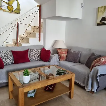 Fabulous 3 Bedroom Townhouse Located Within Martin Holiday home Los Dolses