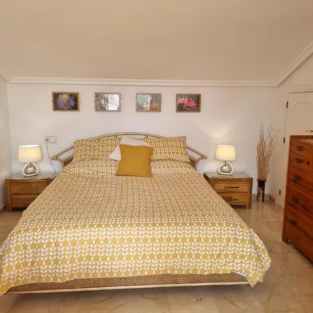 Holiday home Fabulous 3 Bedroom Townhouse Located Within Martin Los Dolses